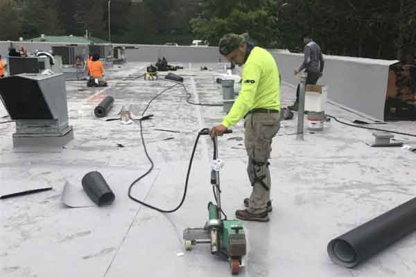 Installing-Commercial-Roofs-Puyallup-WA