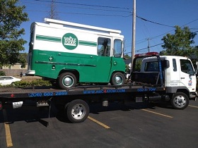 Semi-Truck-Tow-Port-Of-Seattle-WA