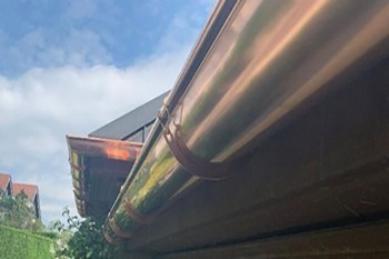 Reliable Clyde Hill gutter contractor in WA near 98004