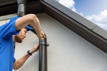 Experienced Arlington gutter contractor in WA near 98223